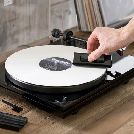 Щетка вельветовая Analog Renaissance Record Velvet Brush (белая)